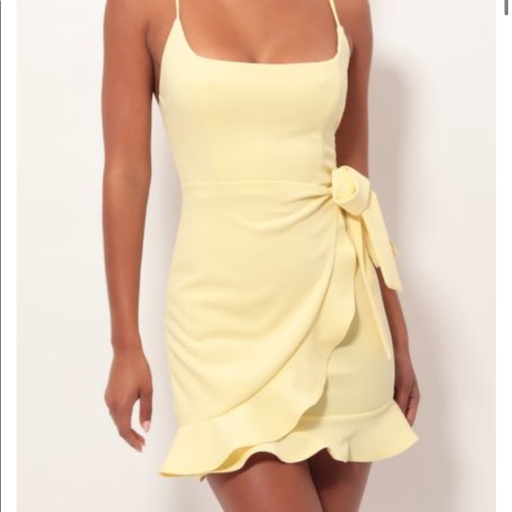 Capri Ruffle Tie Dress in Light Yellow